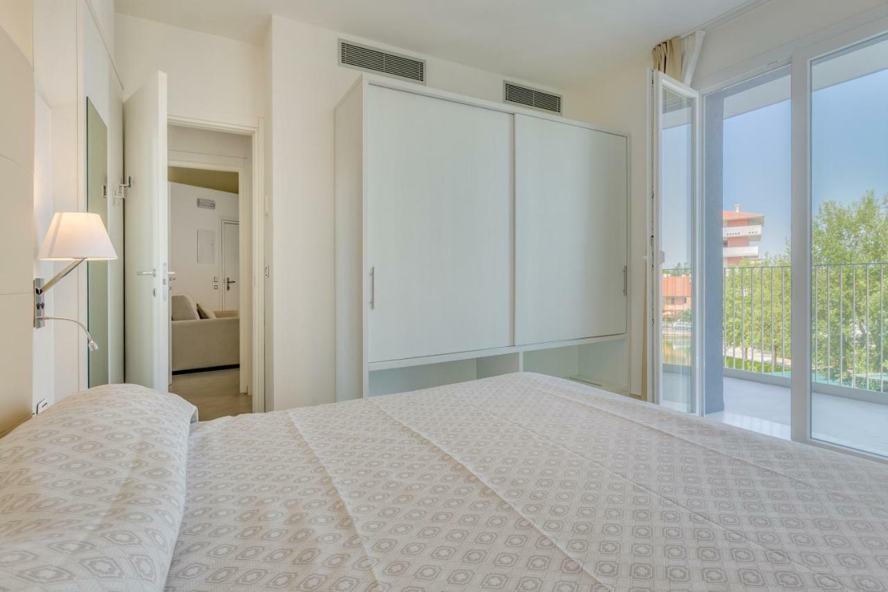 Apartaments Suites Ambassador Caorle Bagian luar foto