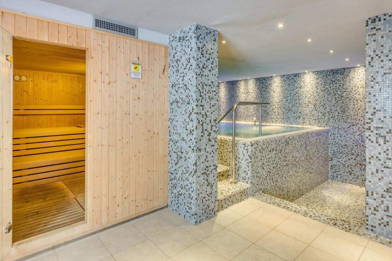 Apartaments Suites Ambassador Caorle Bagian luar foto